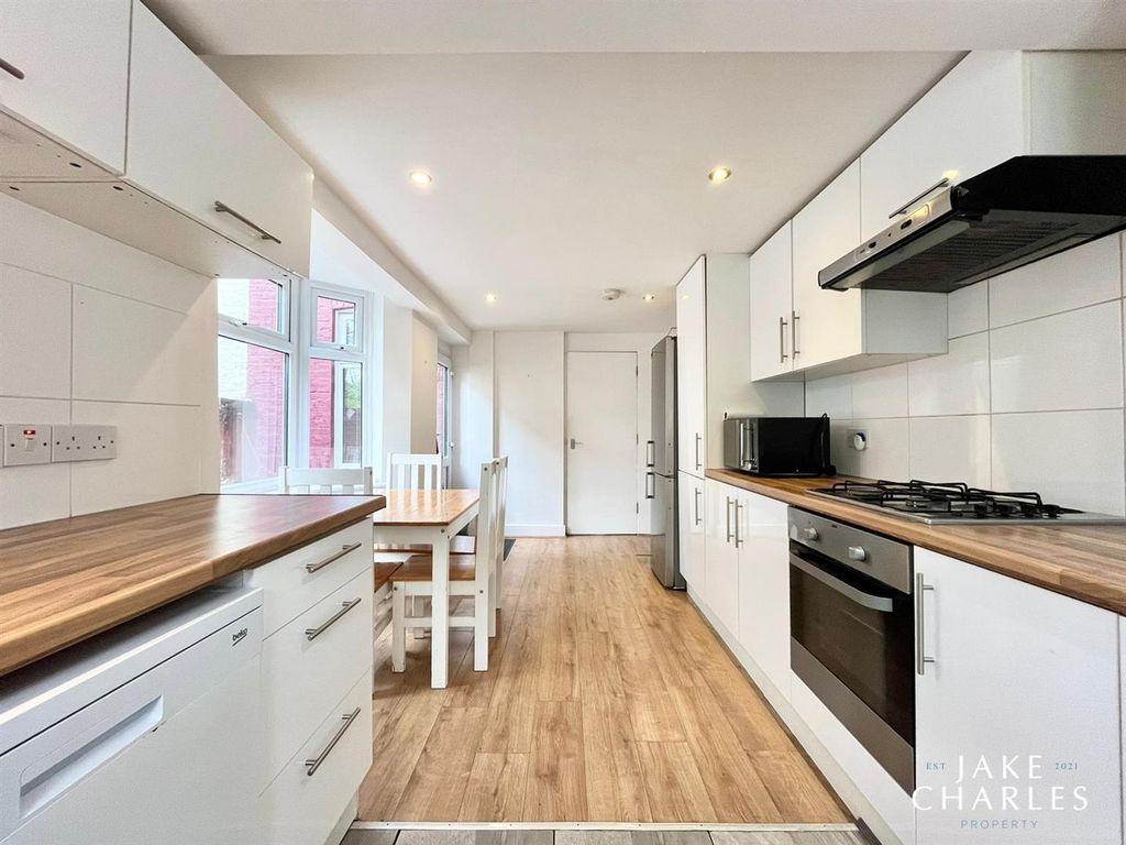 Property photo 2 of 23 0c47d457-6Dd8-4Ae0-8327-504B61601F5B.Jpg