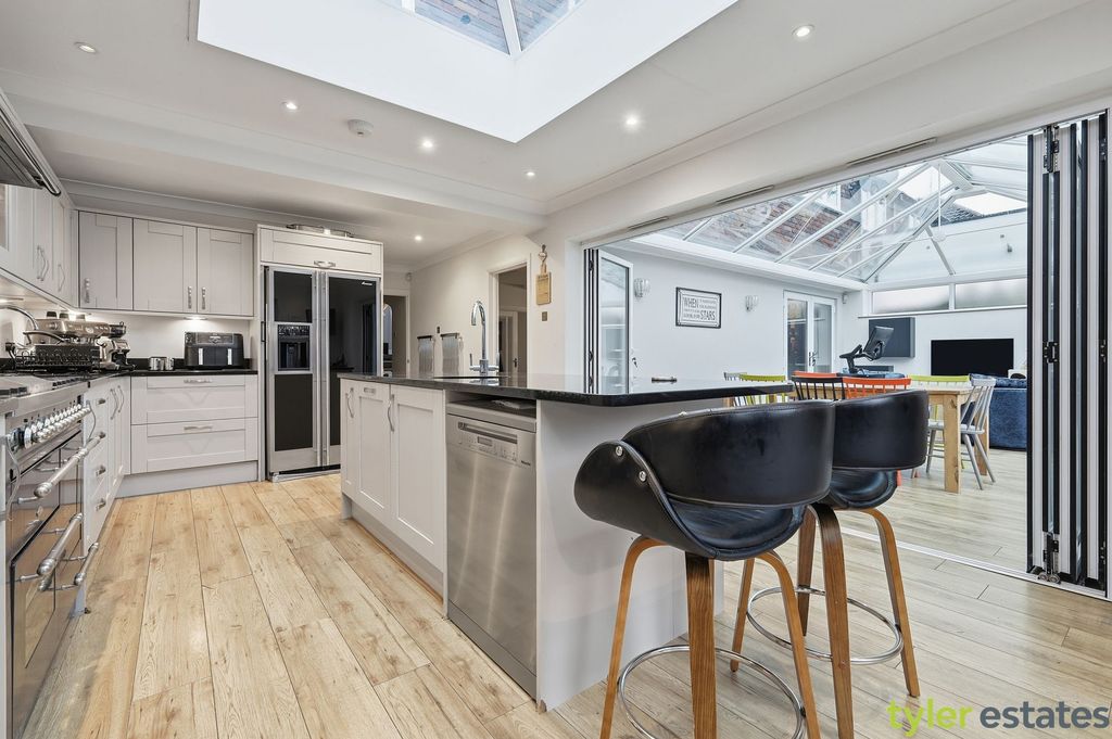 Property photo 3 of 46 Kitchen