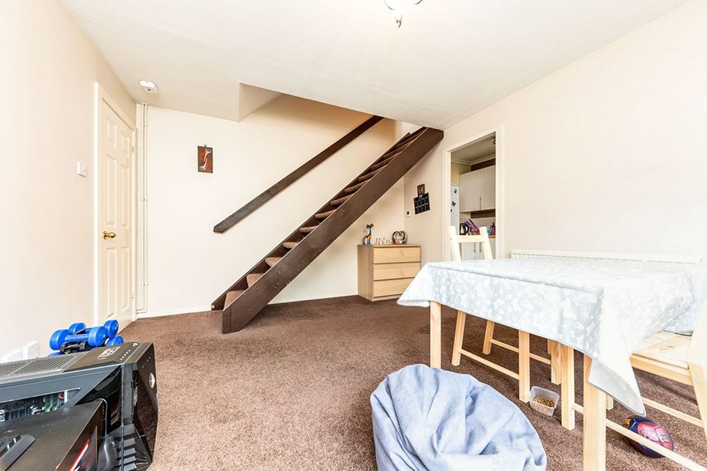 Property photo 3 of 9 Main Page