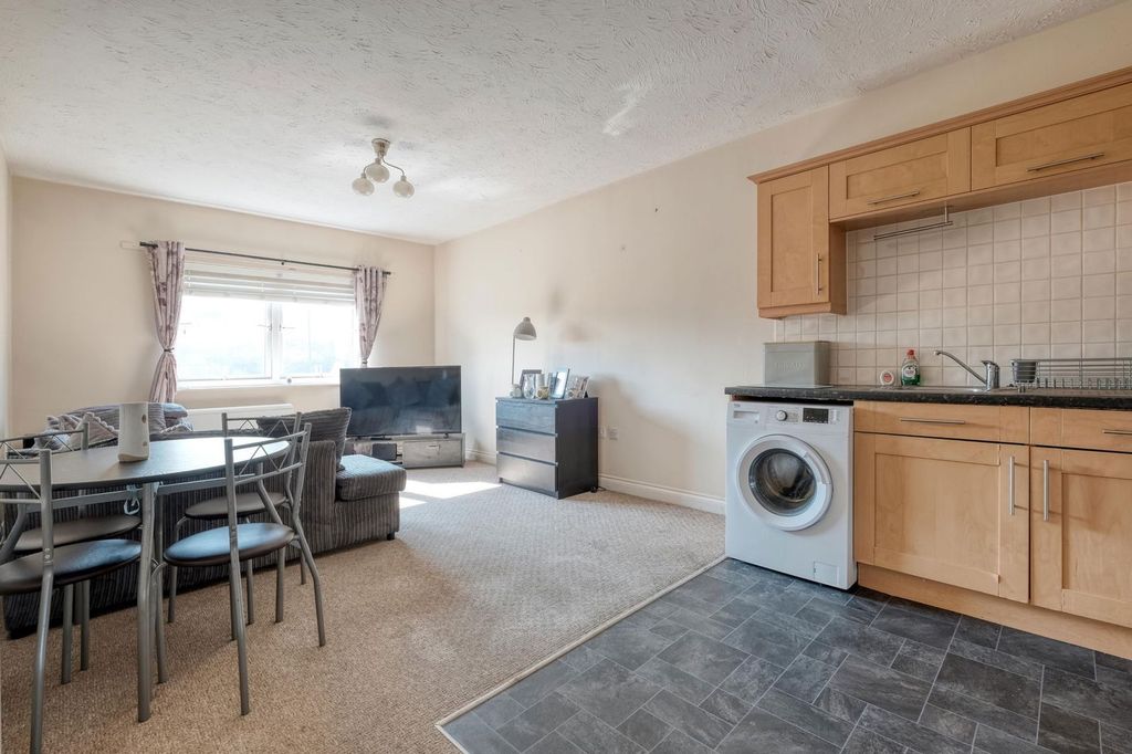 Property photo 3 of 12