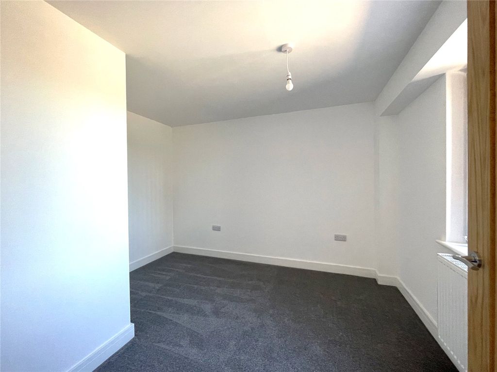 Property photo 2 of 21 Picture No. 15