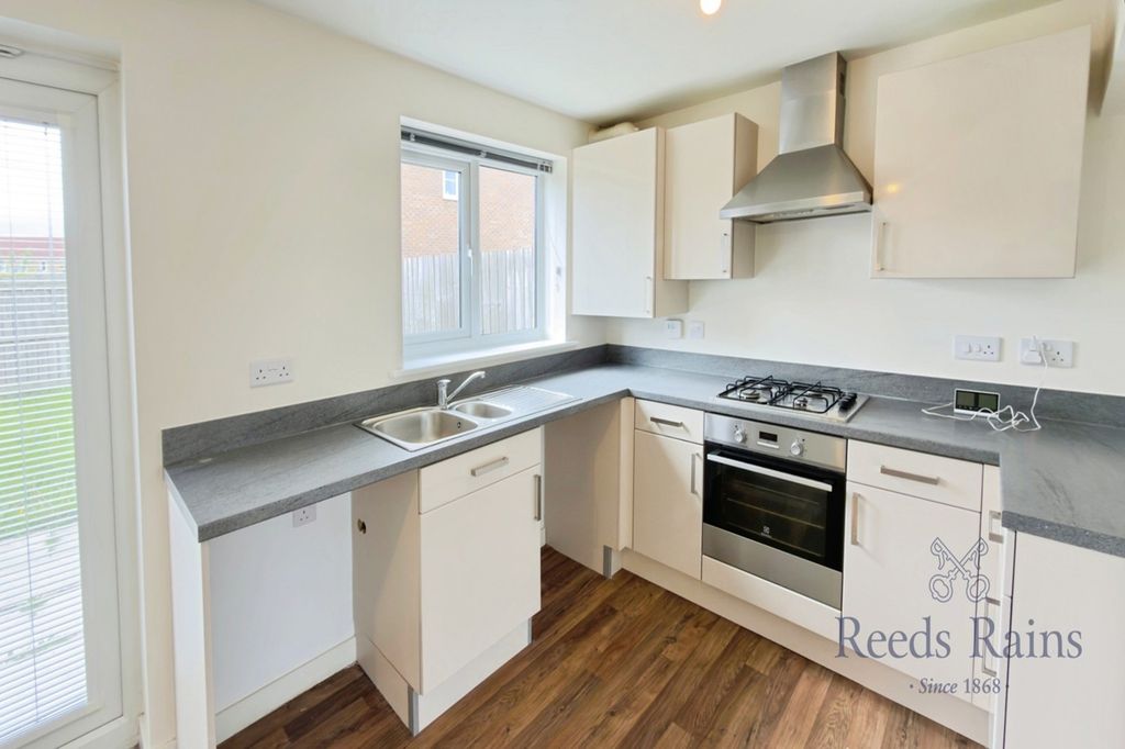 Property photo 3 of 12 Kitchen