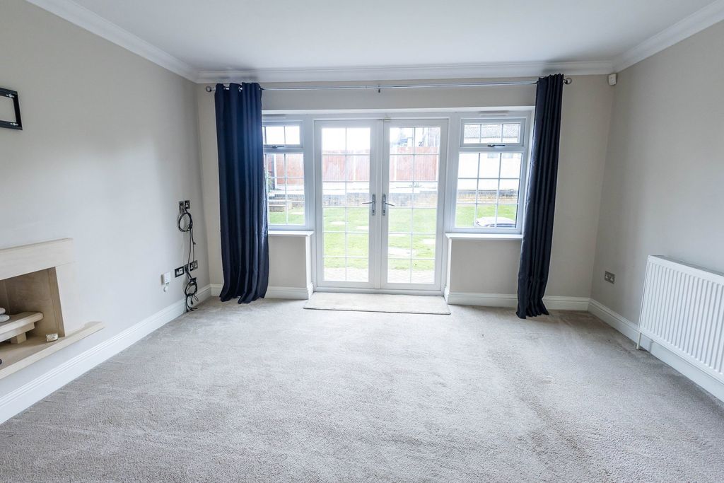 Property photo 3 of 27