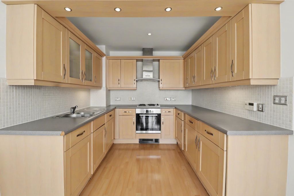 Property photo 3 of 10 Img_2778