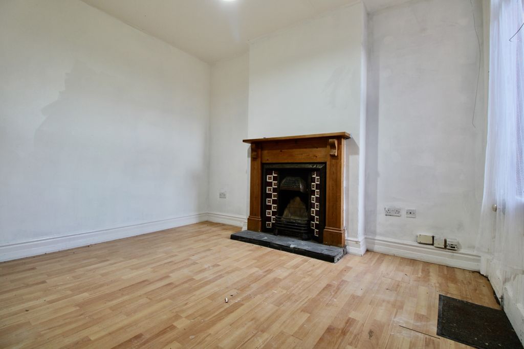 Property photo 3 of 10 Dining Room