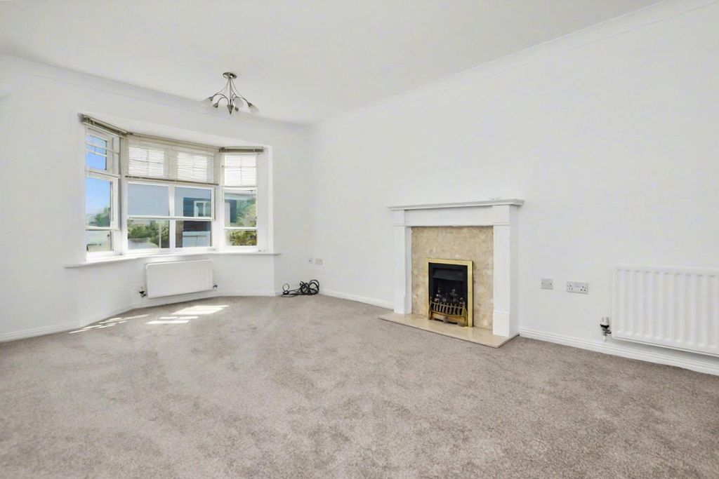 Property photo 2 of 16 Picture No. 18