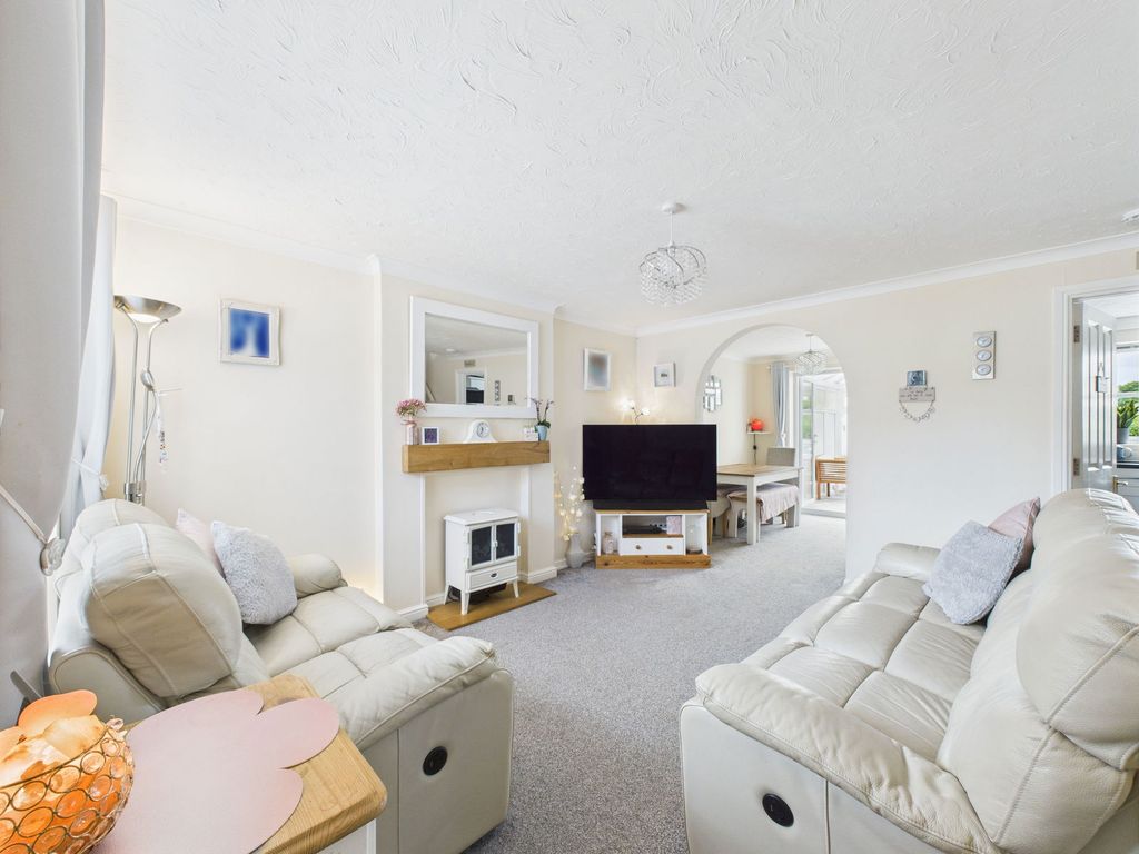 Property photo 2 of 27