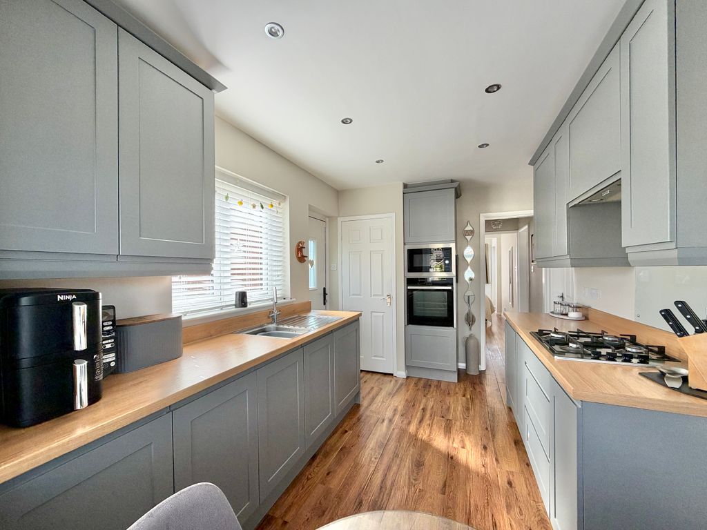 Property photo 2 of 17 Kitchen
