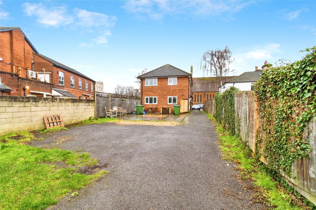 Property photo 3 of 32 Picture No. 03