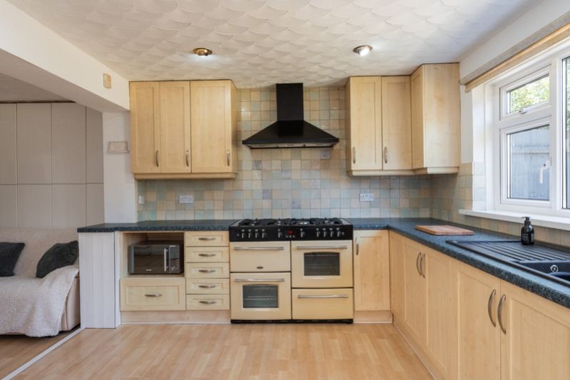 Property photo 2 of 14 Rowan-Way-13_Dcaa-A597-5623-3Ad2-3B20-Addf-B9Bf-88