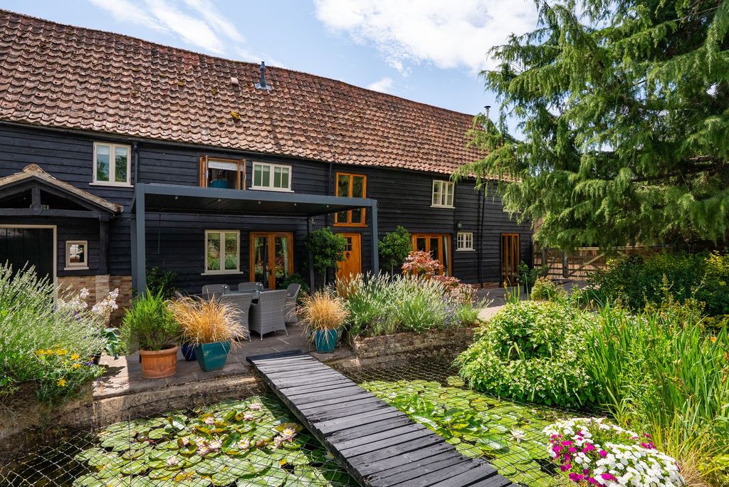 Property photo 1 of 40