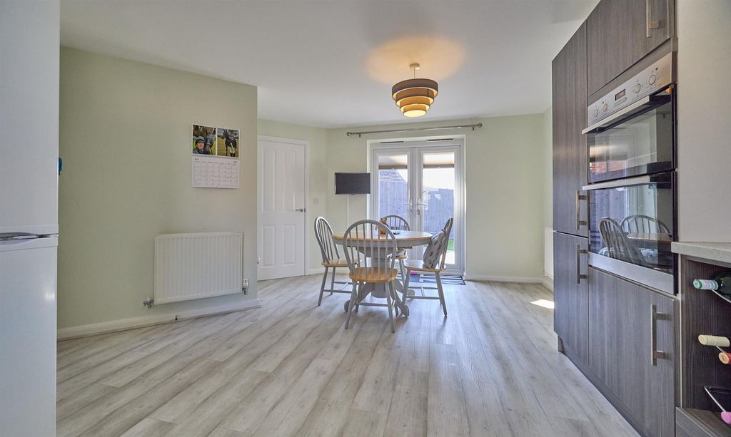 Property photo 3 of 18 William Spencer AV_3.Jpg