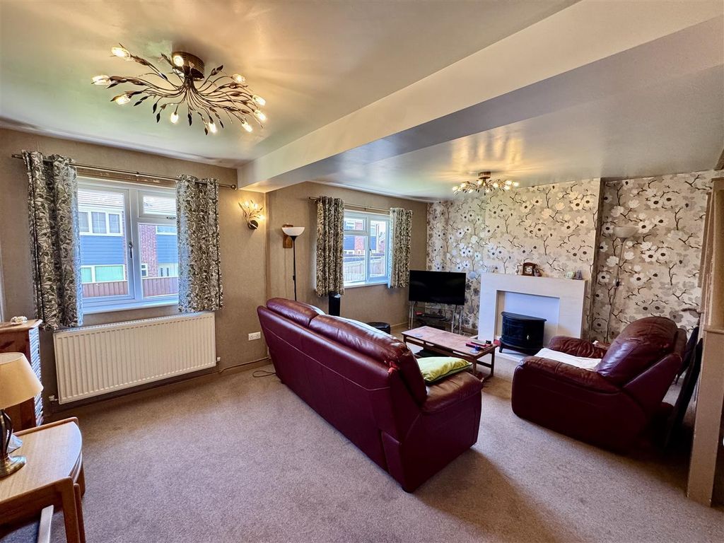 Property photo 3 of 18 Living Room