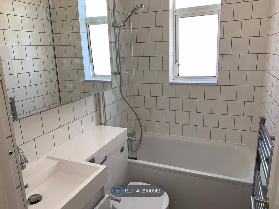 Property photo 3 of 18 Modern Bathroom