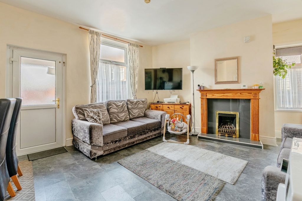 Property photo 2 of 20 Pbox-Img.Jpg