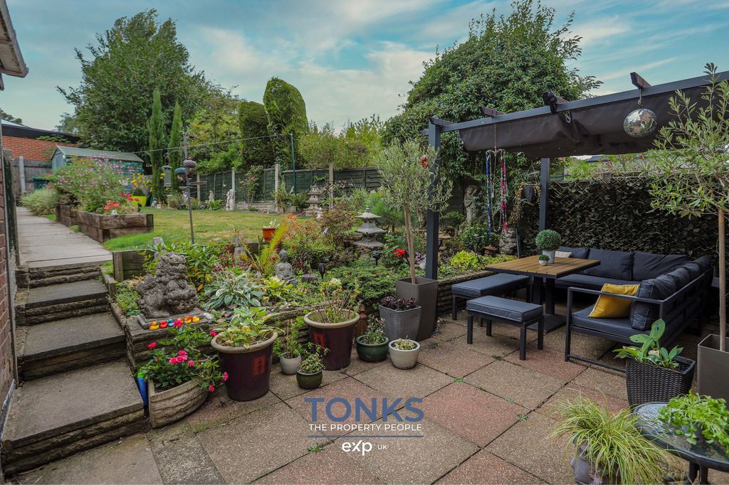 Property photo 2 of 20