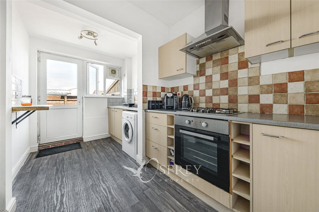 Property photo 3 of 8 Kitchen