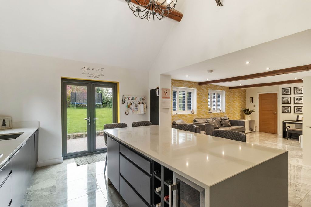 Property photo 2 of 36