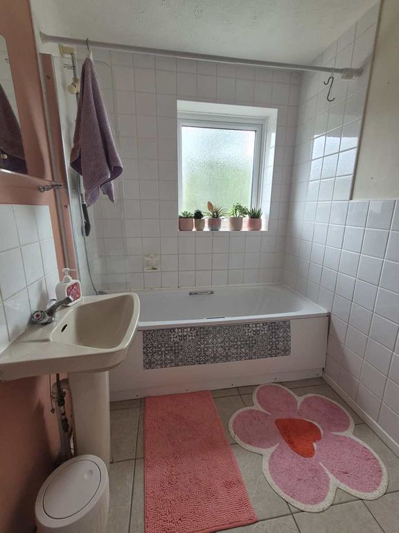 Property photo 2 of 18 Bath And Toilet