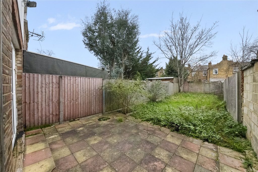 Property photo 2 of 13 Garden