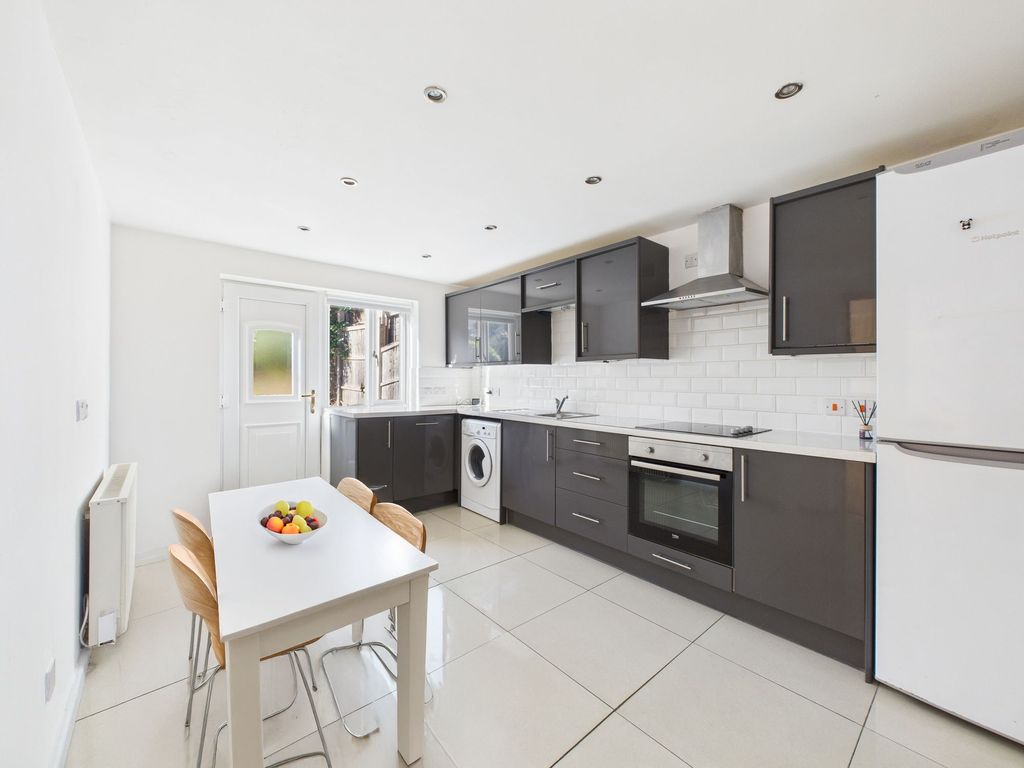 Property photo 3 of 21 Breakfast Kitchen (Virtually Furnished)