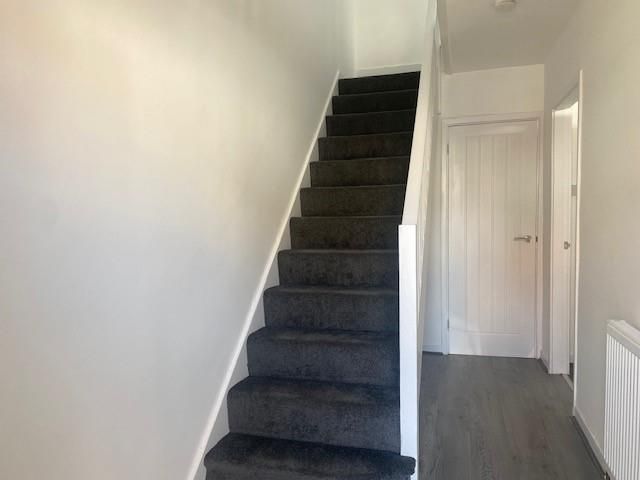 Property photo 2 of 12 90 Hurlingham Road Hallway 2023.Jpg