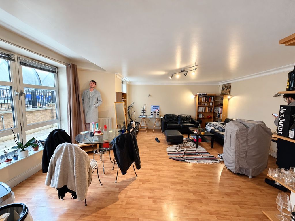 Property photo 2 of 8