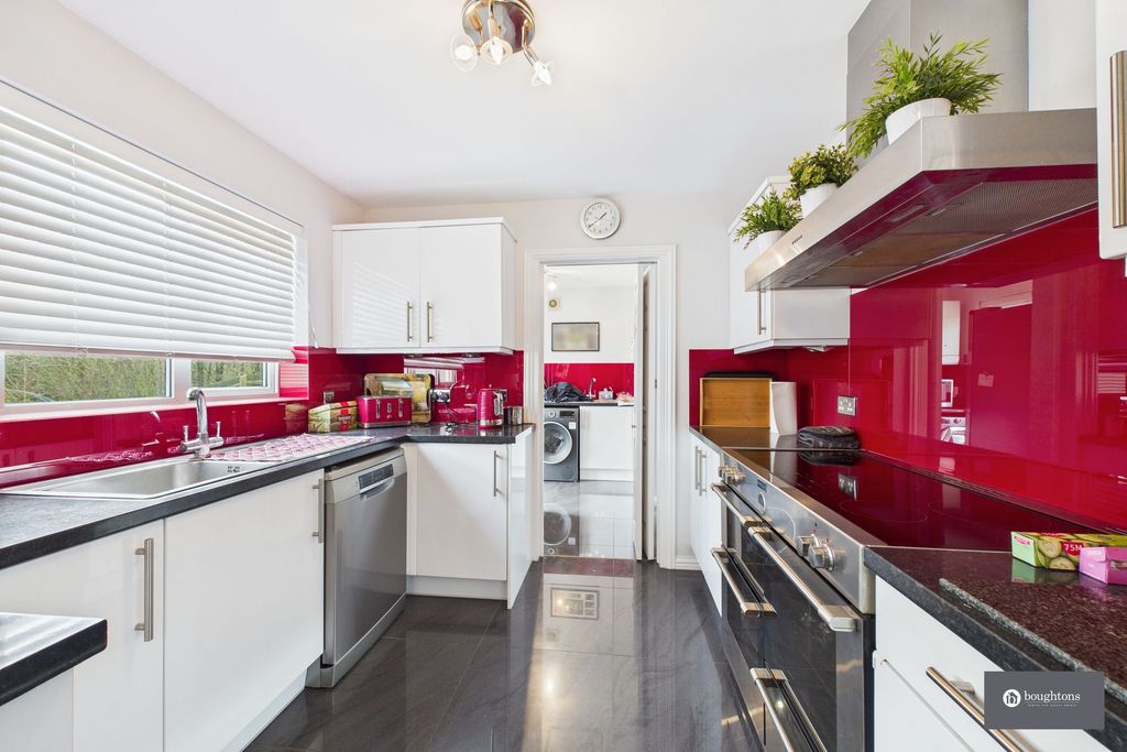 Property photo 3 of 34