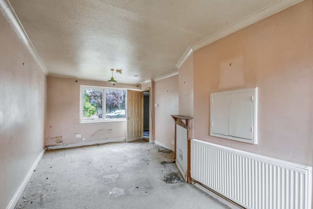 Property photo 3 of 14 54 The Willows, Stevenage, Hertfordshire, Sg2 8Ap