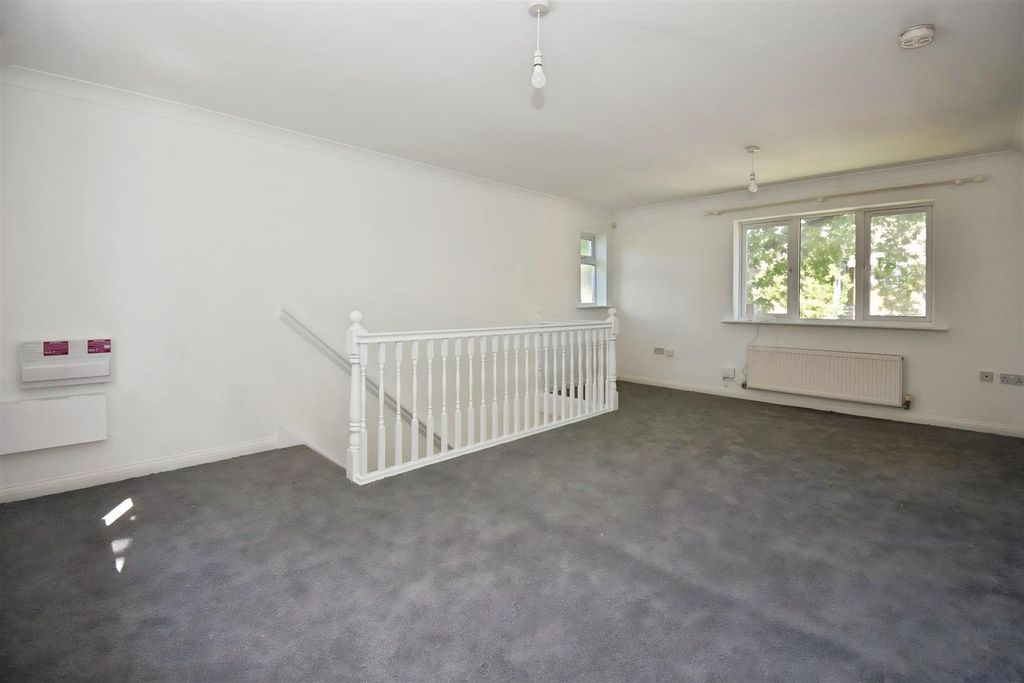 Property photo 2 of 9 94B0Dd69-CC 20Living 20Room 20Diner.Jpg