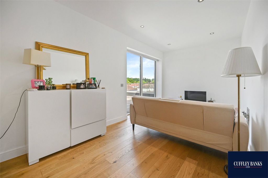 Property photo 3 of 11 Picture No. 18
