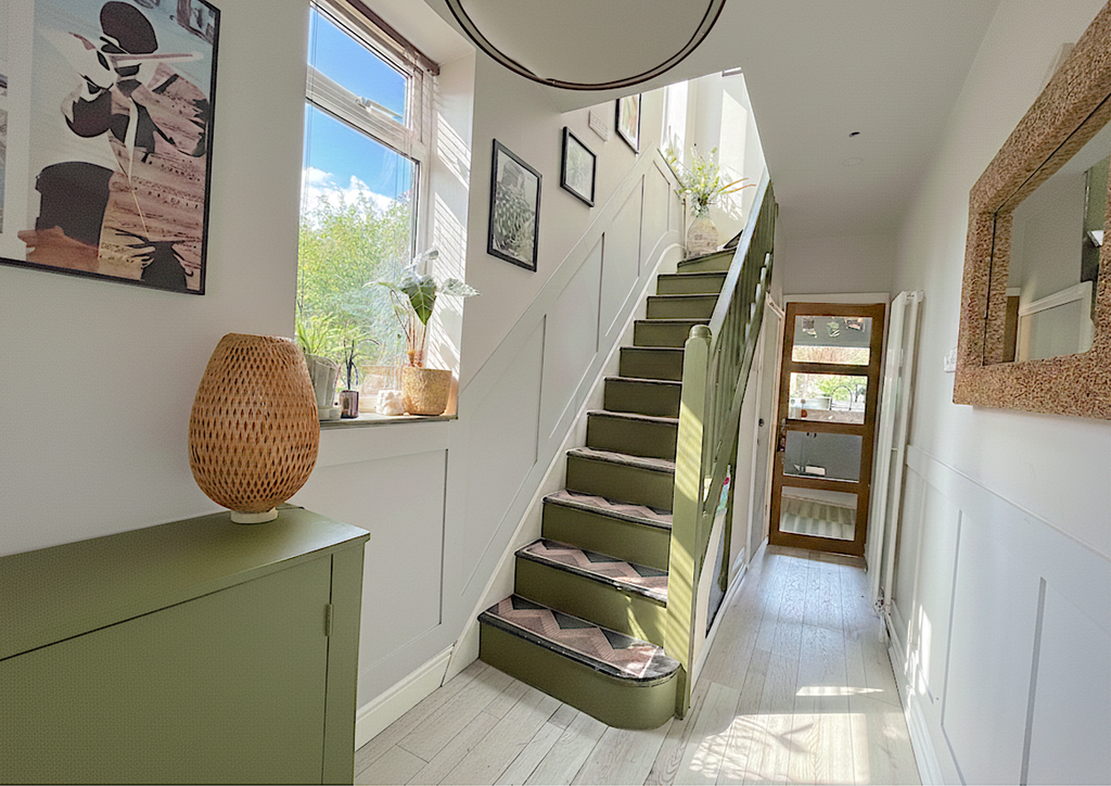 Property photo 2 of 17 Hallway