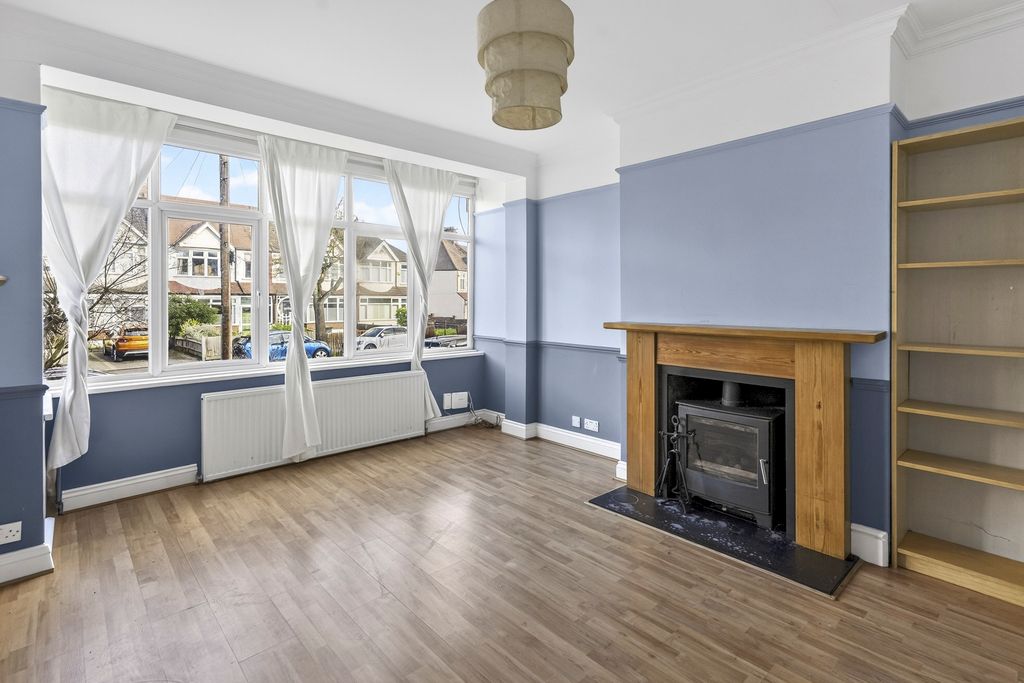 Property photo 2 of 23 Lounge