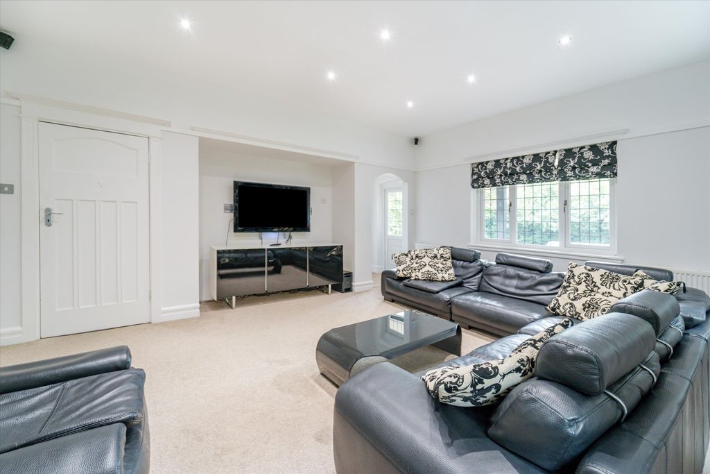 Property photo 3 of 18 Image