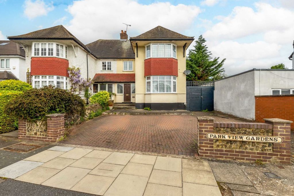 Property photo 1 of 11
