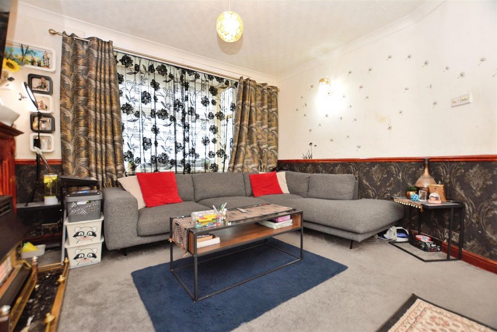 Property photo 3 of 20 Lounge/Dining Room