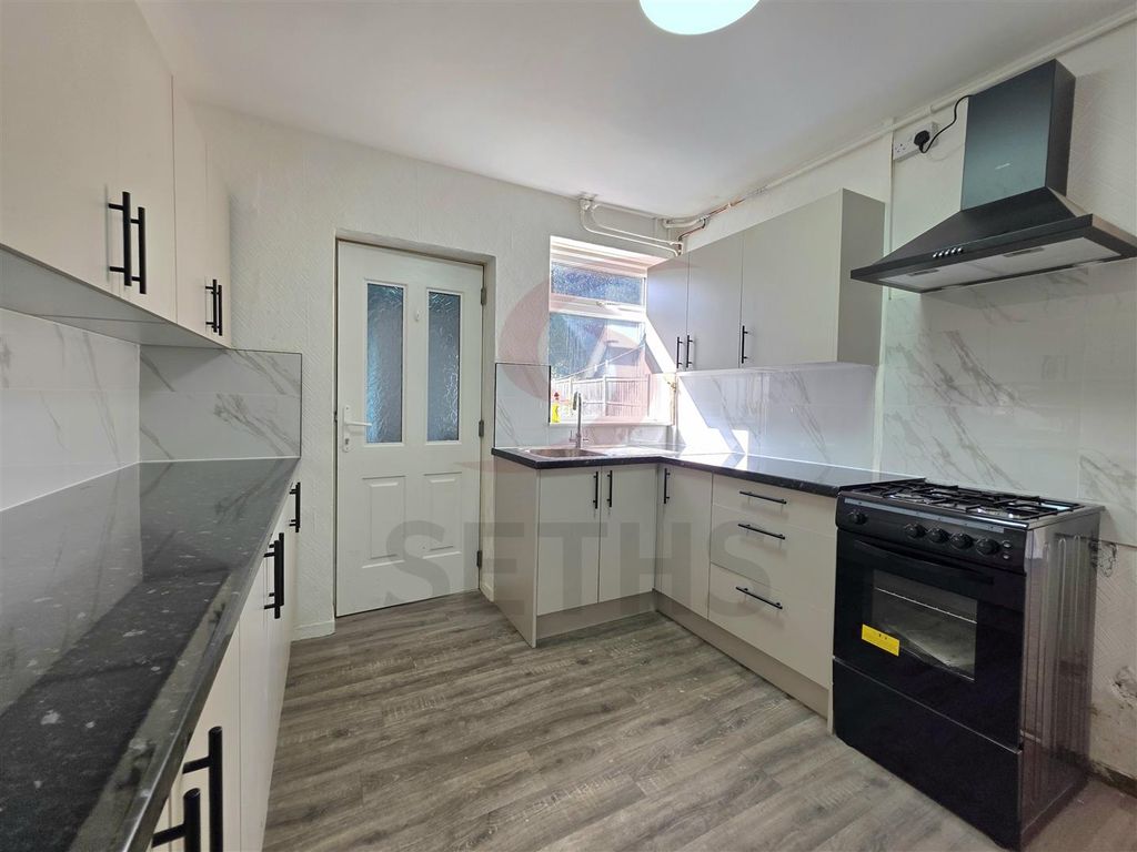 Property photo 3 of 13 Kitchen