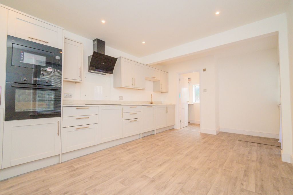 Property photo 3 of 20 Picture 3