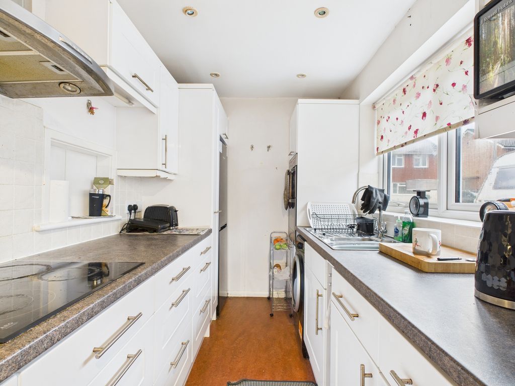 Property photo 2 of 9 Kitchen