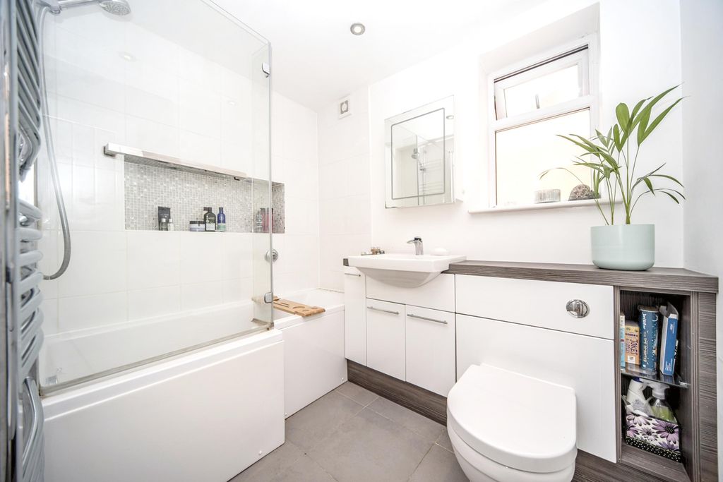 Property photo 3 of 10 26 Brendon Avenue (1
