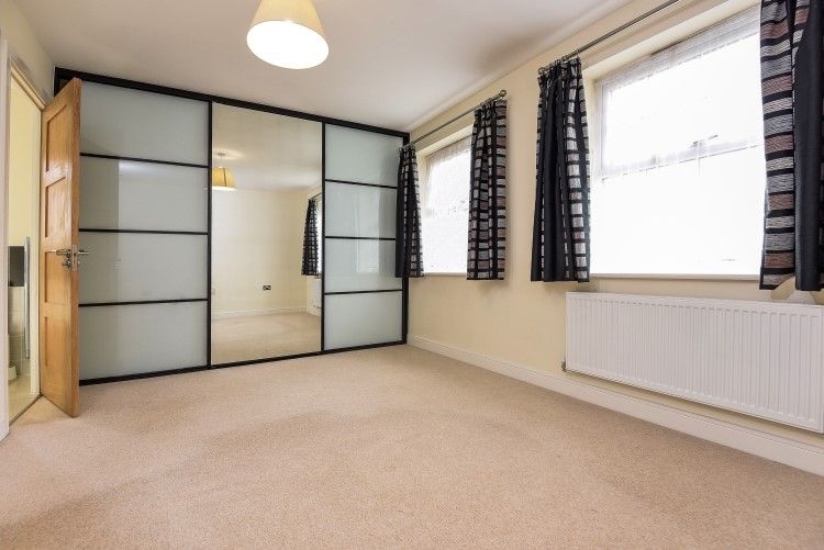 Property photo 3 of 7 Bedroom .