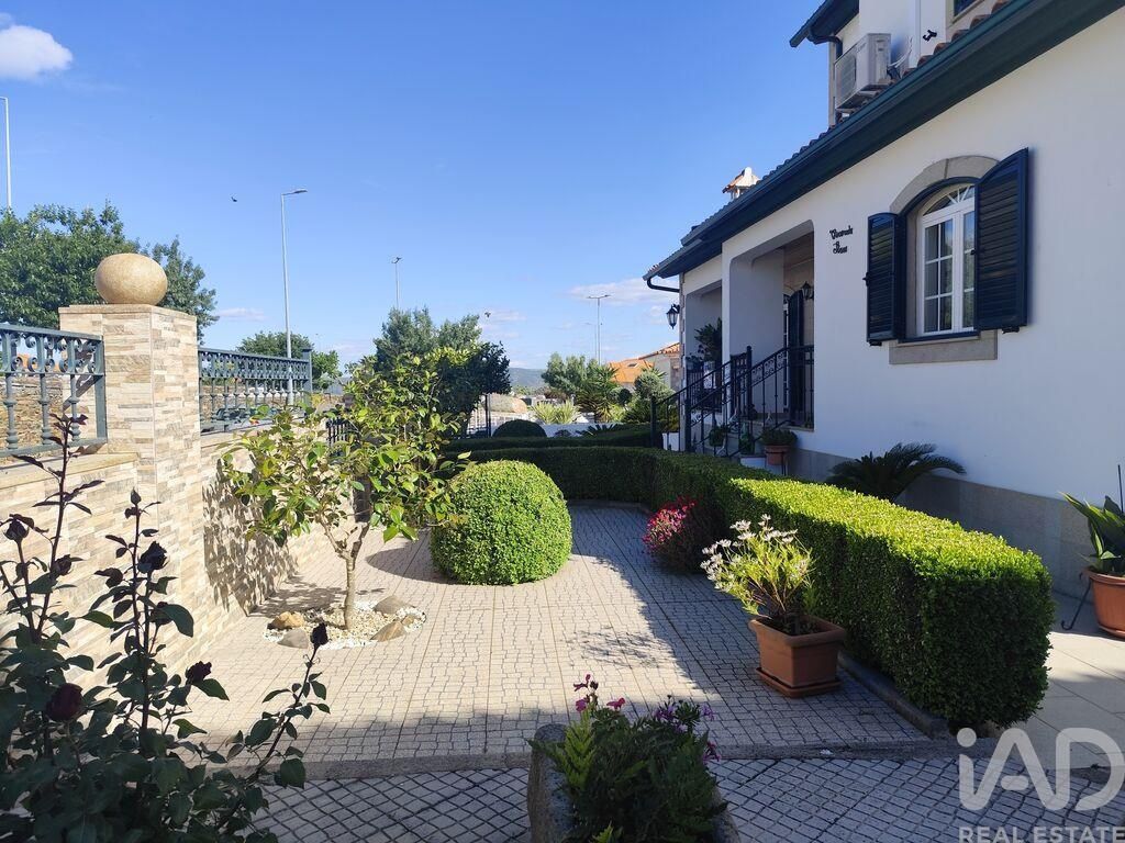 Property photo 2 of 31