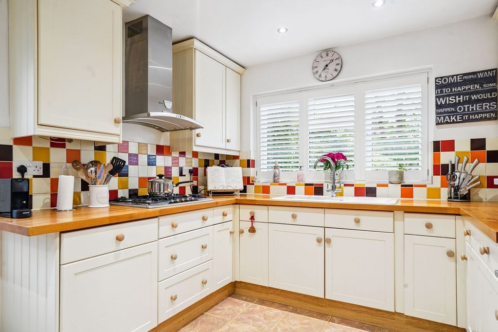 Property photo 2 of 36