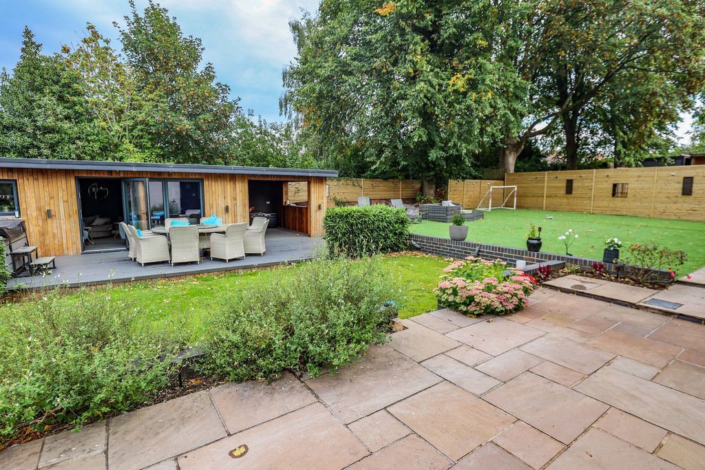 Property photo 2 of 24