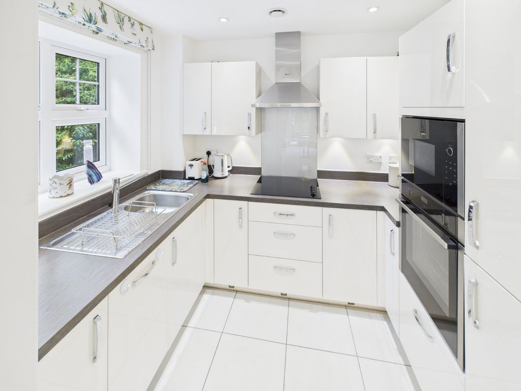 Property photo 3 of 14 Kitchen