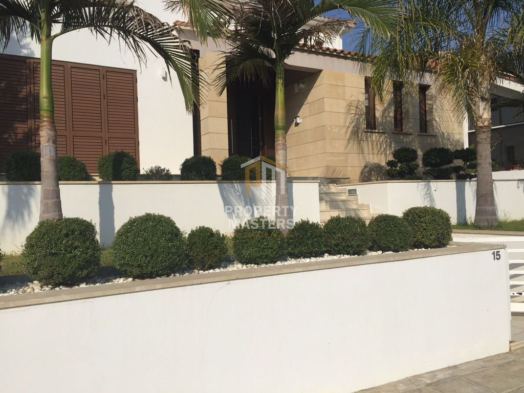 Property photo 2 of 33