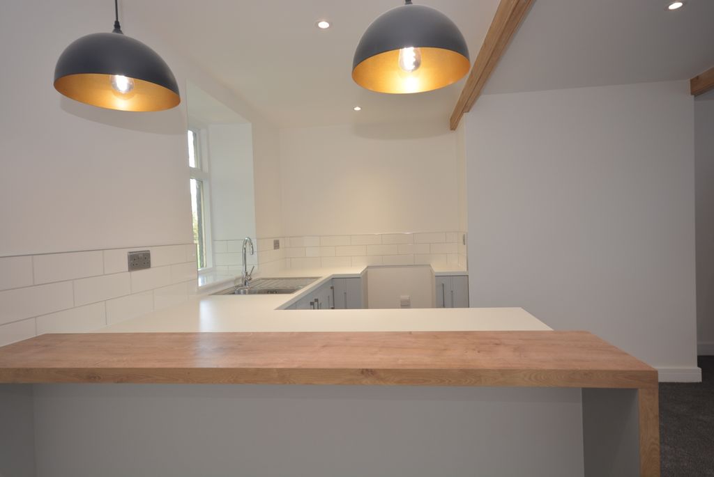 Property photo 3 of 8 Kitchen2