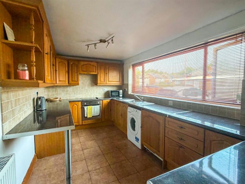 Property photo 2 of 17 Kitchen