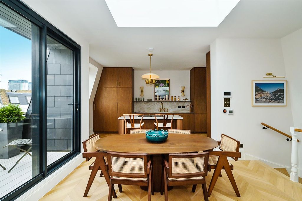 Property photo 2 of 15 3-11-Ifield-Road (11).Jpg