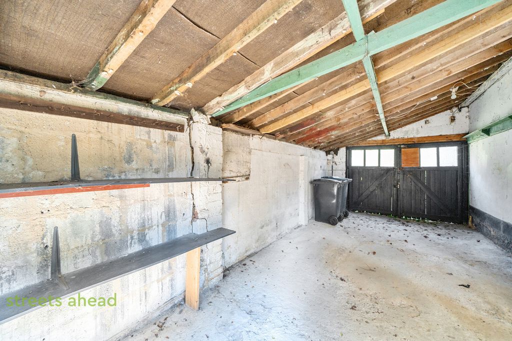 Property photo 2 of 14 Ef573168-2F88-494...